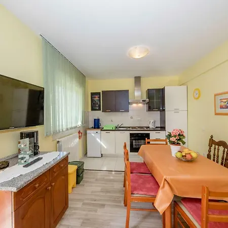 Marina Apartman Rab Town